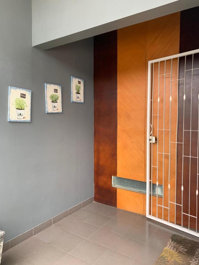 Platinum Setramurni Guest House Bandung 3Br Exterior foto