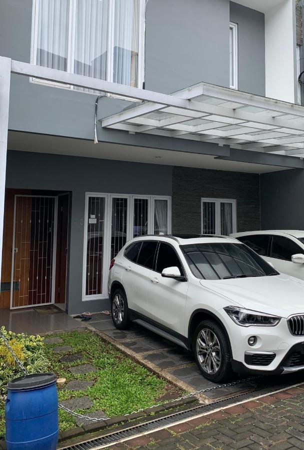 Platinum Setramurni Guest House Bandung 3Br Exterior foto