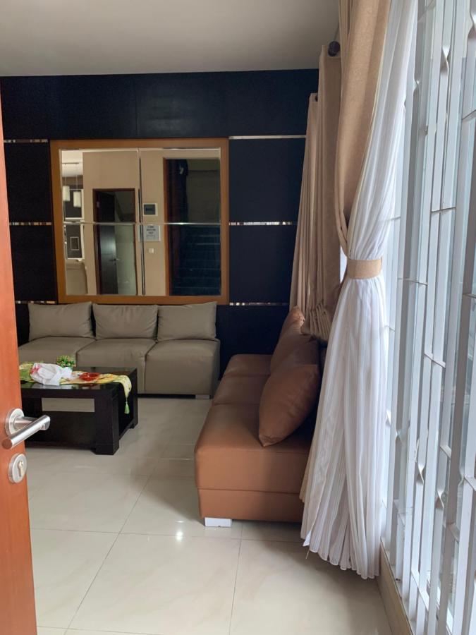 Platinum Setramurni Guest House Bandung 3Br Exterior foto